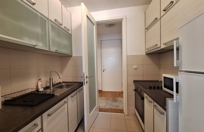 Alquiler de un luminoso apartamento de 2 habitaciones en el prestigioso complejo Belville, 62 m², Nuevo Belgrado, Serbia